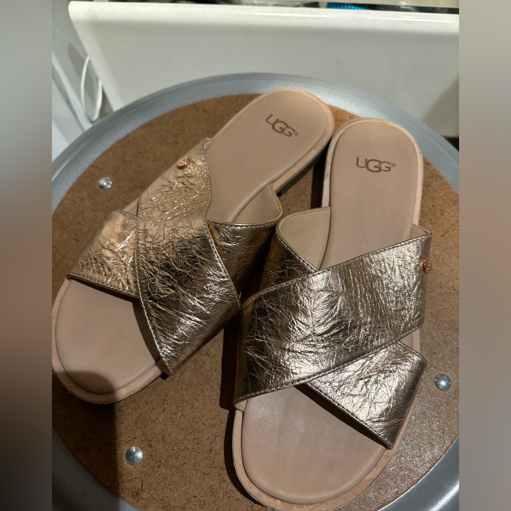 UGG Gold Metallic Sandals with Cross-Strap Design brand new never worn!